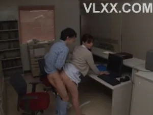 Gấu mua chuộc anh trai không nói với bố má về hình xăm