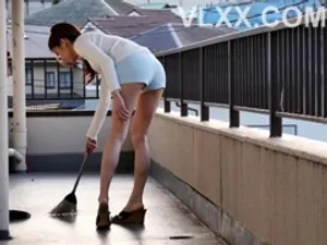 Cuộc sống độc thân buồn tẻ của cậu thanh niên thay đổi khi em hotgirl cạnh nhà đến chơi